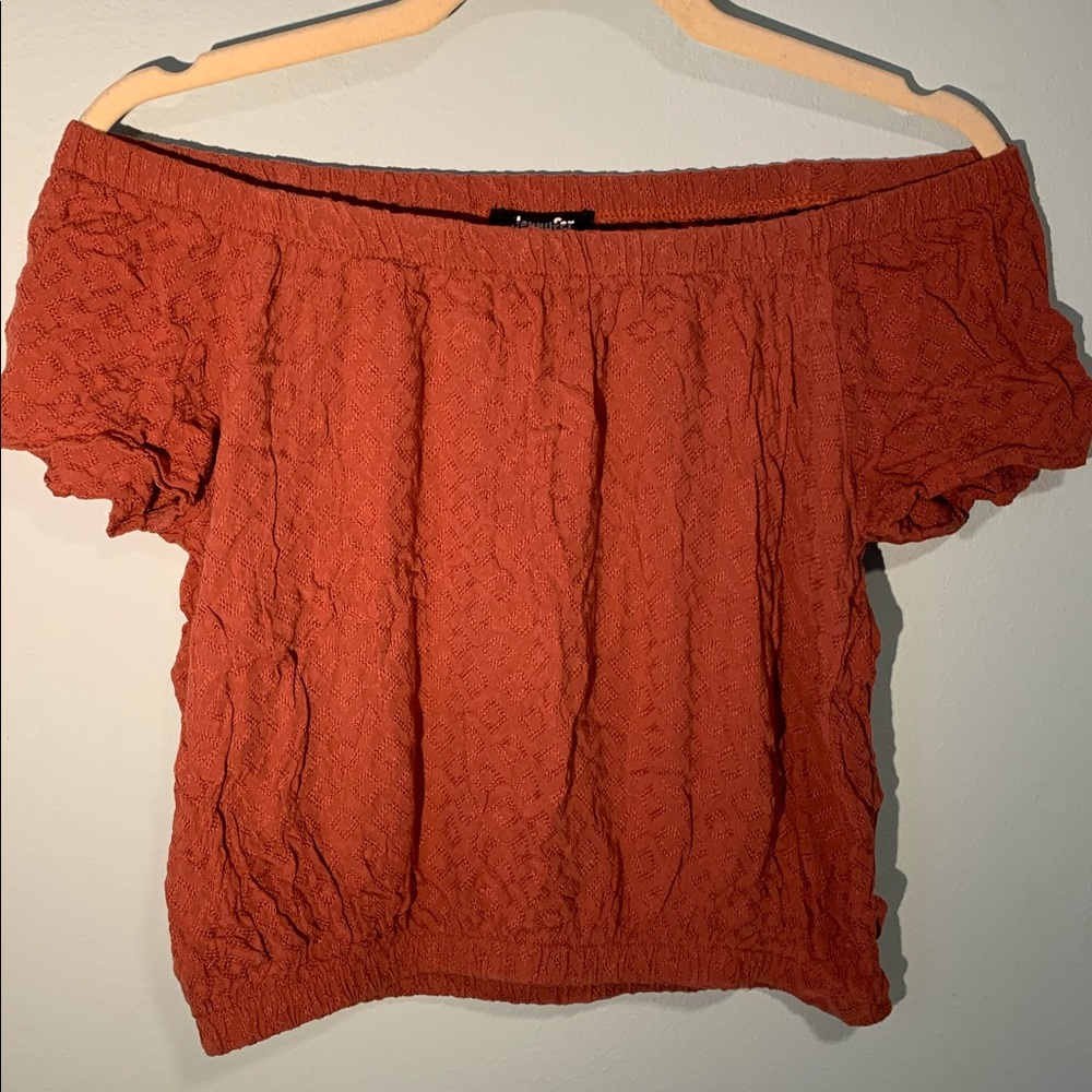 Cropped over the shoulder tshirt